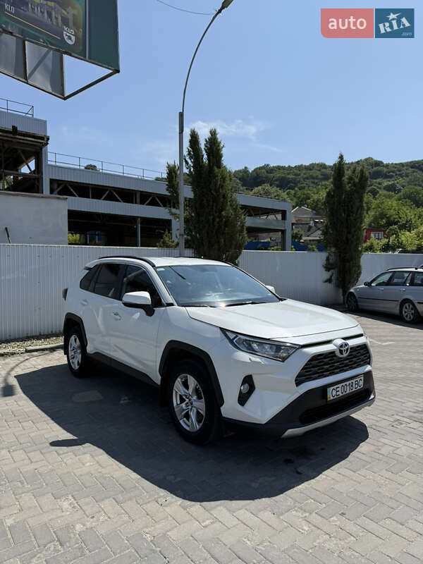 Внедорожник / Кроссовер Toyota RAV4 2019 в Черновцах