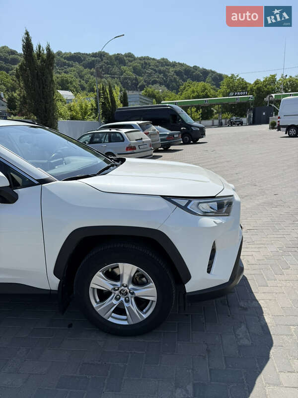 Внедорожник / Кроссовер Toyota RAV4 2019 в Черновцах