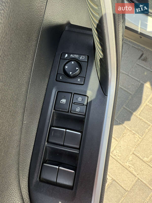 Внедорожник / Кроссовер Toyota RAV4 2019 в Черновцах