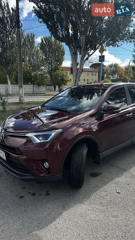 Внедорожник / Кроссовер Toyota RAV4 2016 в Запорожье
