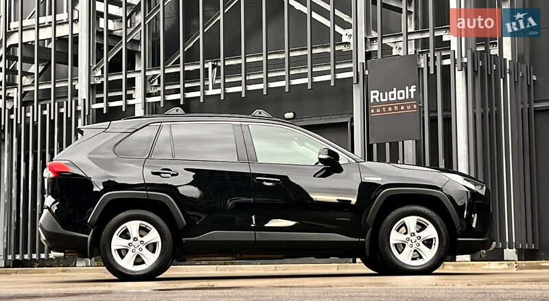 Внедорожник / Кроссовер Toyota RAV4 2020 в Киеве