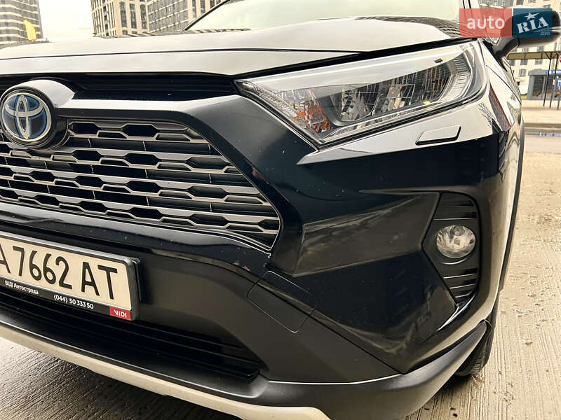 Внедорожник / Кроссовер Toyota RAV4 2020 в Киеве