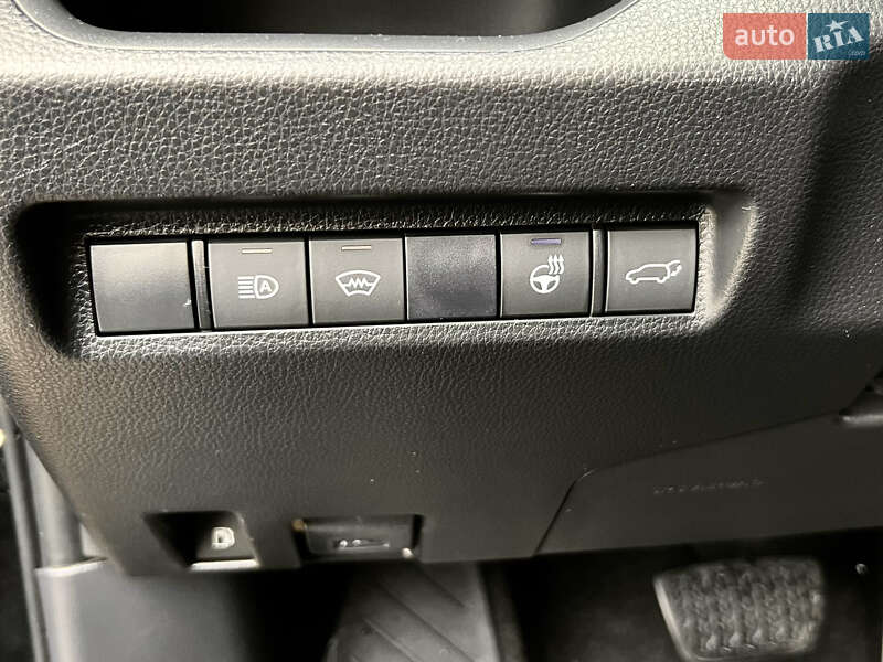 Внедорожник / Кроссовер Toyota RAV4 2020 в Киеве
