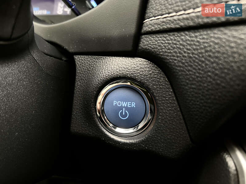 Внедорожник / Кроссовер Toyota RAV4 2020 в Киеве