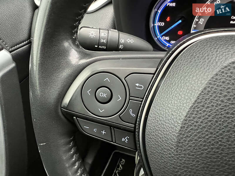 Внедорожник / Кроссовер Toyota RAV4 2020 в Киеве