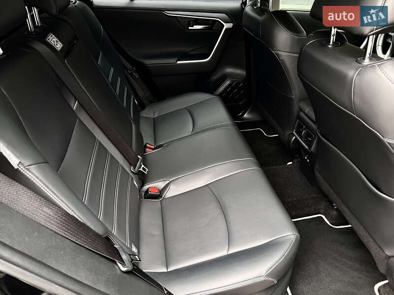 Внедорожник / Кроссовер Toyota RAV4 2020 в Киеве