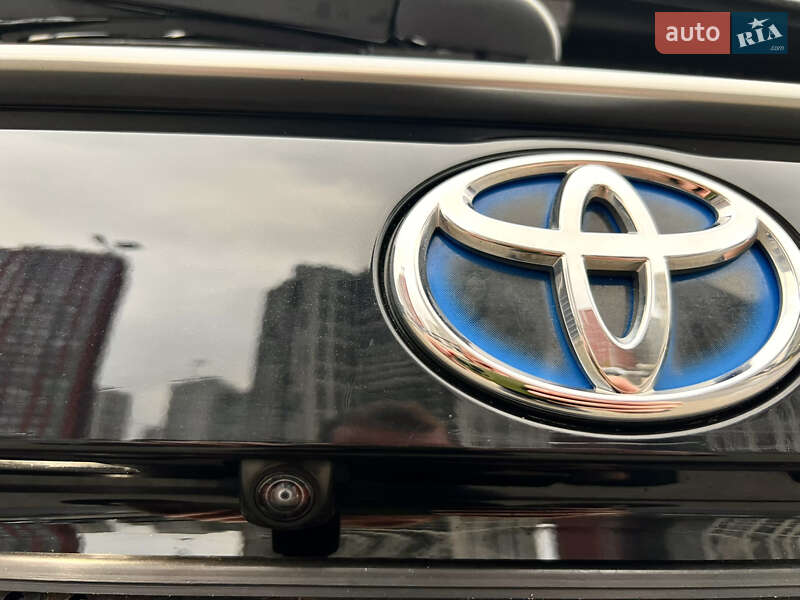Внедорожник / Кроссовер Toyota RAV4 2020 в Киеве