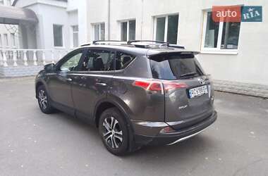 Внедорожник / Кроссовер Toyota RAV4 2016 в 