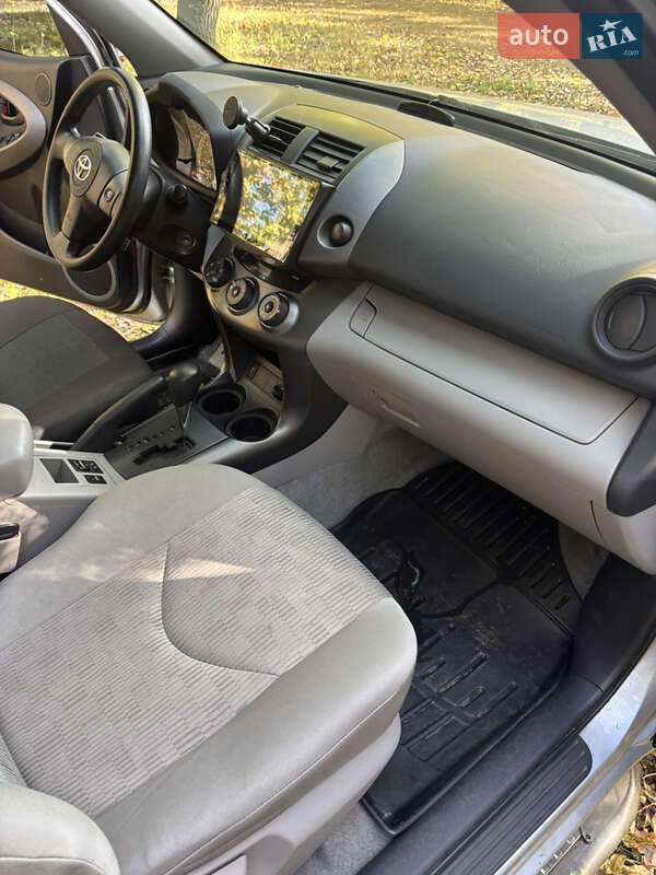 Позашляховик / Кросовер Toyota RAV4 2011 в Умані