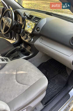 Внедорожник / Кроссовер Toyota RAV4 2011 в 