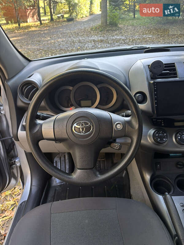 Позашляховик / Кросовер Toyota RAV4 2011 в Умані