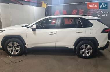Внедорожник / Кроссовер Toyota RAV4 2022 в 