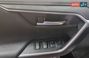 Внедорожник / Кроссовер Toyota RAV4 2022 в 