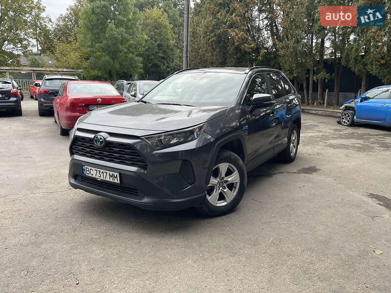 Внедорожник / Кроссовер Toyota RAV4 2020 в 
