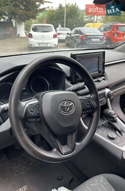 Внедорожник / Кроссовер Toyota RAV4 2020 в 