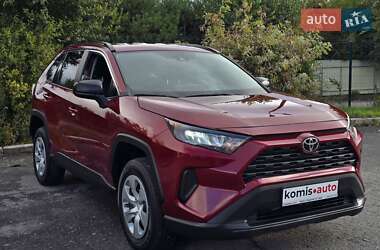 Внедорожник / Кроссовер Toyota RAV4 2021 в 