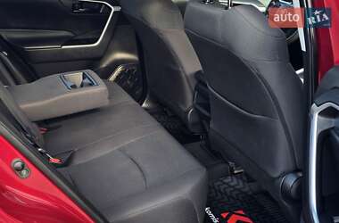 Внедорожник / Кроссовер Toyota RAV4 2021 в 