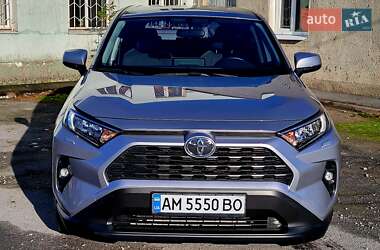Внедорожник / Кроссовер Toyota RAV4 2022 в 