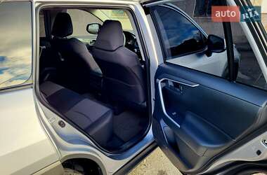 Внедорожник / Кроссовер Toyota RAV4 2022 в 