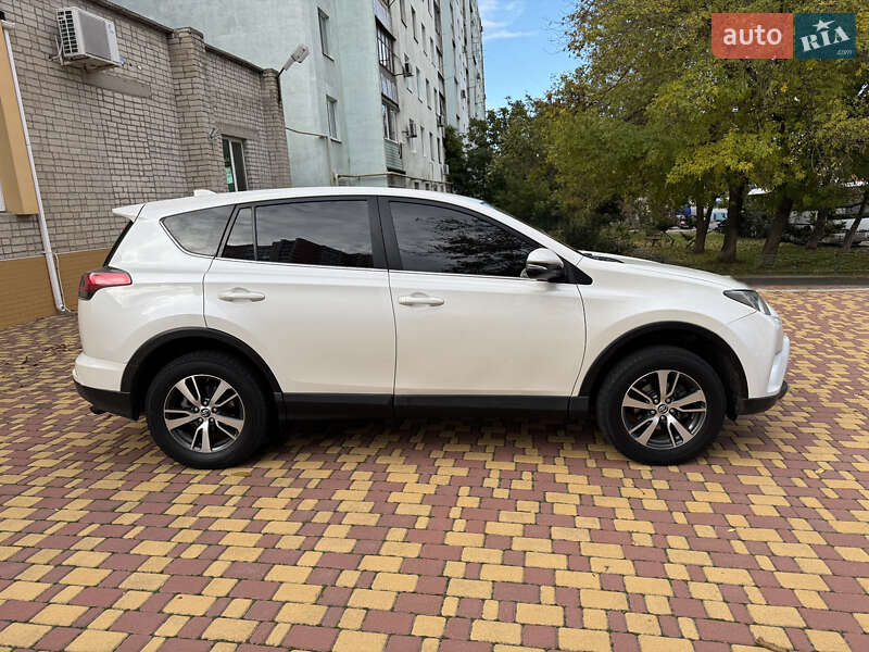 Внедорожник / Кроссовер Toyota RAV4 2017 в Черноморске