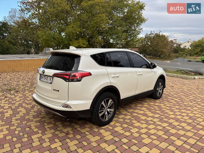 Внедорожник / Кроссовер Toyota RAV4 2017 в Черноморске