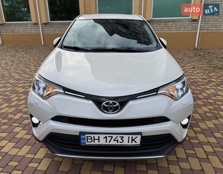 Внедорожник / Кроссовер Toyota RAV4 2017 в Черноморске