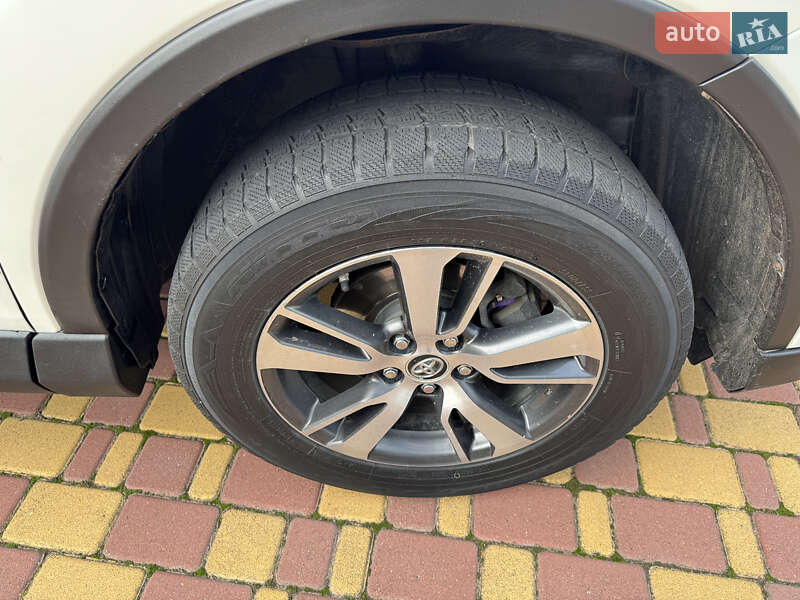Внедорожник / Кроссовер Toyota RAV4 2017 в Черноморске