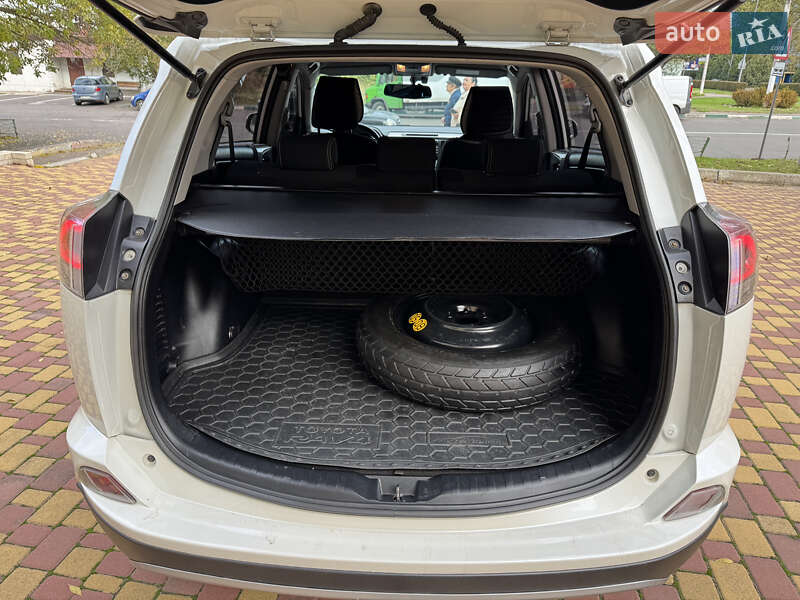 Внедорожник / Кроссовер Toyota RAV4 2017 в Черноморске