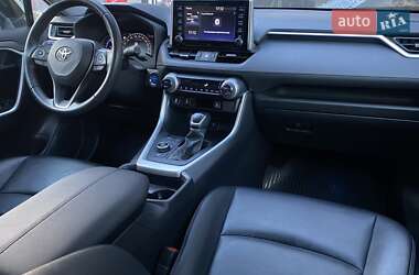 Внедорожник / Кроссовер Toyota RAV4 2019 в 