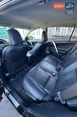 Внедорожник / Кроссовер Toyota RAV4 2014 в 