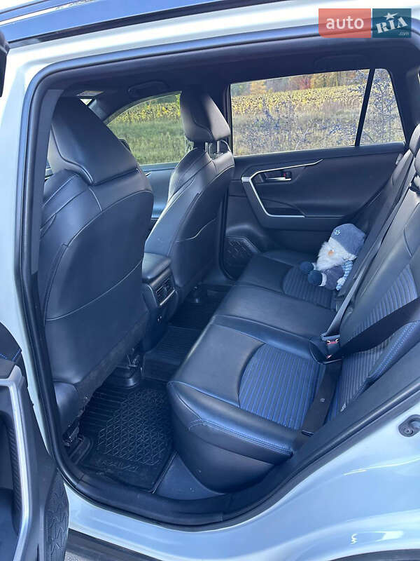 Внедорожник / Кроссовер Toyota RAV4 2020 в Харькове