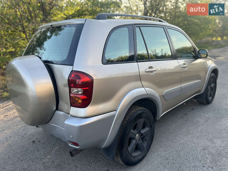 Внедорожник / Кроссовер Toyota RAV4 2005 в Днепре