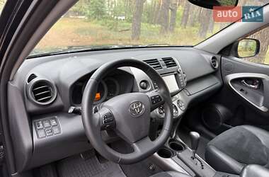 Внедорожник / Кроссовер Toyota RAV4 2012 в 