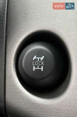 Внедорожник / Кроссовер Toyota RAV4 2012 в 