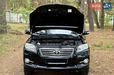 Внедорожник / Кроссовер Toyota RAV4 2012 в 