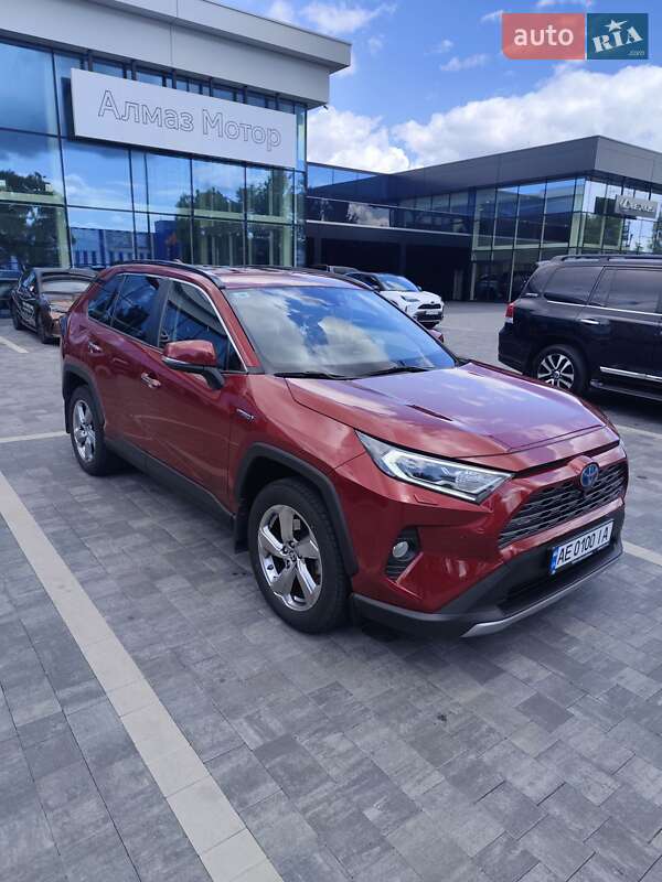 Внедорожник / Кроссовер Toyota RAV4 2020 в Днепре