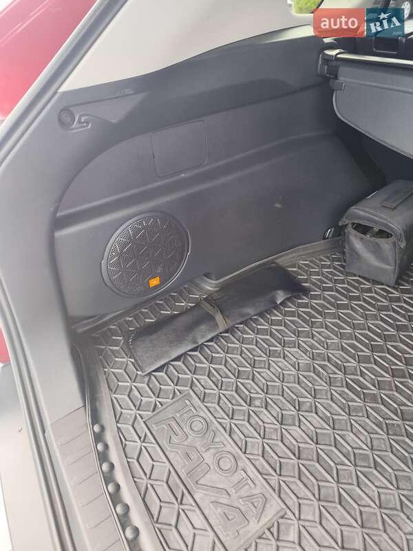Внедорожник / Кроссовер Toyota RAV4 2020 в Днепре