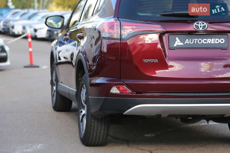 Внедорожник / Кроссовер Toyota RAV4 2016 в Киеве