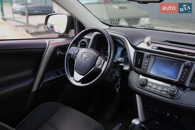 Внедорожник / Кроссовер Toyota RAV4 2016 в Киеве