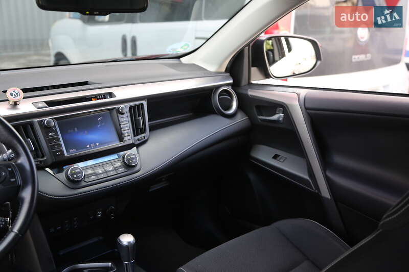 Внедорожник / Кроссовер Toyota RAV4 2016 в Киеве