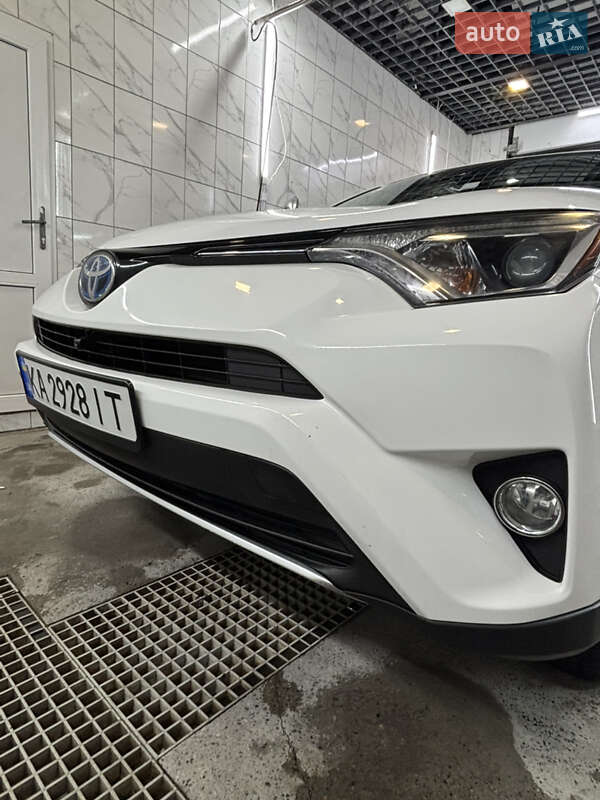 Внедорожник / Кроссовер Toyota RAV4 2016 в Харькове