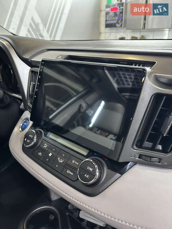 Внедорожник / Кроссовер Toyota RAV4 2016 в Харькове