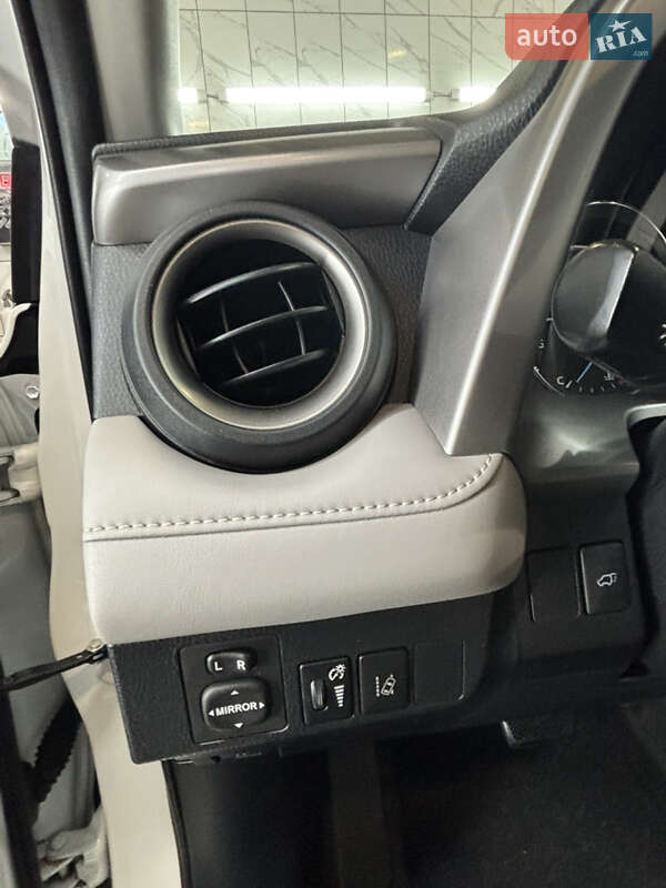 Внедорожник / Кроссовер Toyota RAV4 2016 в Харькове