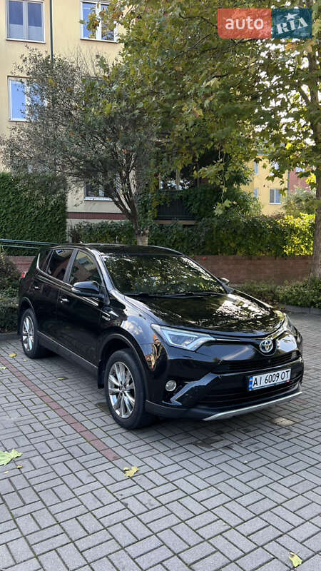 Внедорожник / Кроссовер Toyota RAV4 2017 в Хмельницком