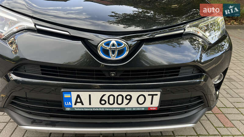 Внедорожник / Кроссовер Toyota RAV4 2017 в Хмельницком
