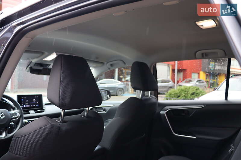 Внедорожник / Кроссовер Toyota RAV4 2023 в Львове