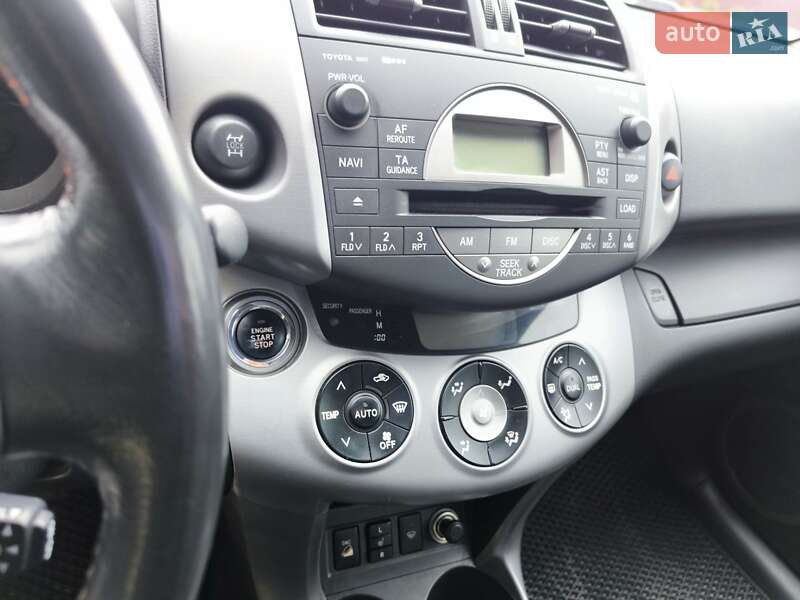 Внедорожник / Кроссовер Toyota RAV4 2006 в Черкассах