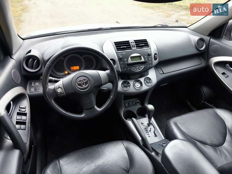 Внедорожник / Кроссовер Toyota RAV4 2006 в Черкассах