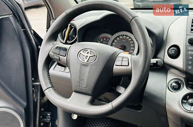 Внедорожник / Кроссовер Toyota RAV4 2010 в 