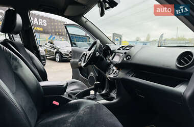 Внедорожник / Кроссовер Toyota RAV4 2010 в 